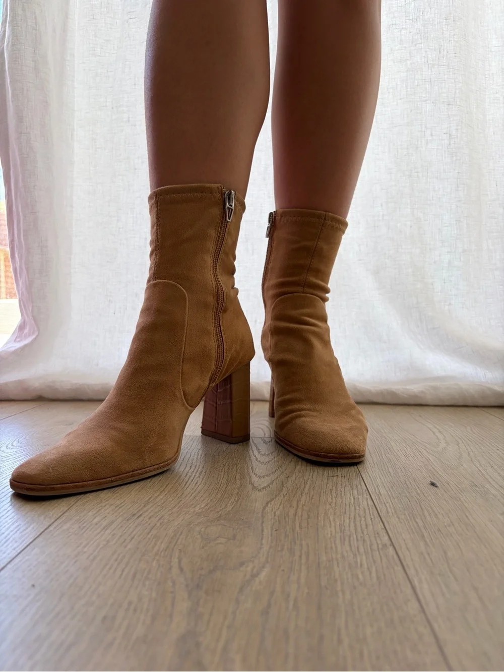 Dolce Vita tan suede